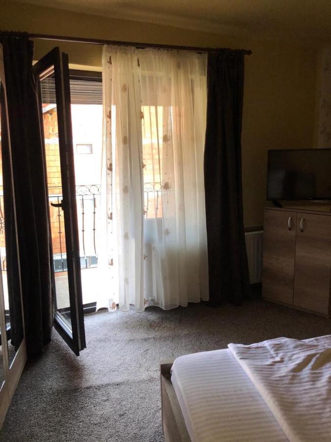 Pensiunea Mirela Pestera Ursilor Chiscau Esterno foto