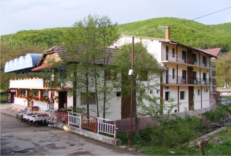 Pensiunea Mirela Pestera Ursilor Chiscau Esterno foto